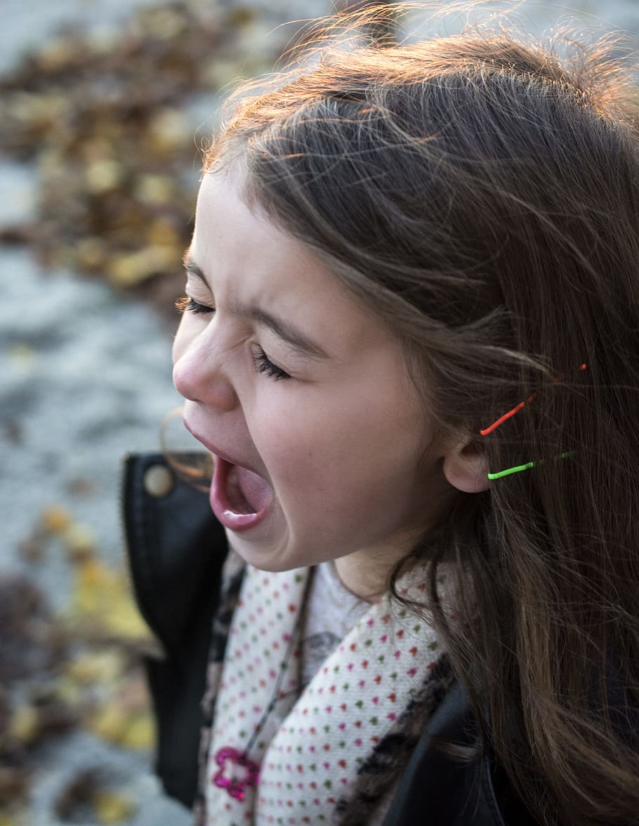 selective focus photography of girl screaming, kid, child, headshot HD wallpaper