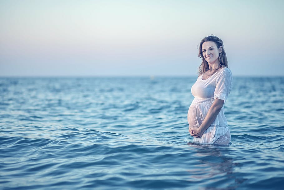 woman with white dress on water, pregnancy, sea, pregnant, mother, HD wallpaper