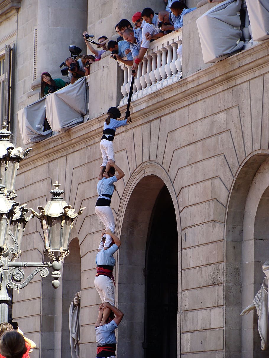 la merce, barcelona, acrobats, performance, celebration, spain HD wallpaper