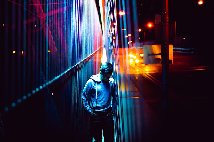 person wearing gray pullover hoodie on the lights, man wearing gray pullover hoodie on dark street with red lights, HD wallpaper