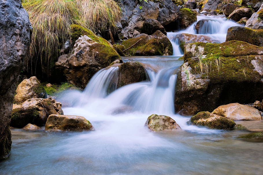 time lapse photography of multi-step waterfalls, timelapse photography of waterfalls with rocks during daytime HD wallpaper