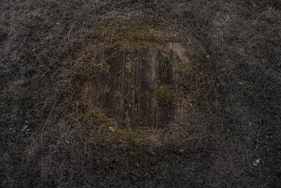 hatch, well, grass, old, metal, industrial, grunge, hole, vintage HD wallpaper