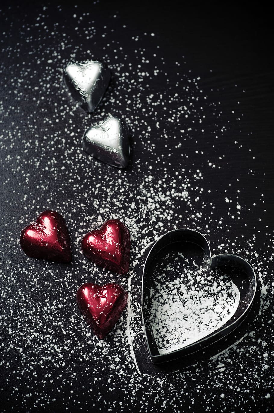 six heart accessories, five heart chocolates with confectioners sugar and molder HD wallpaper