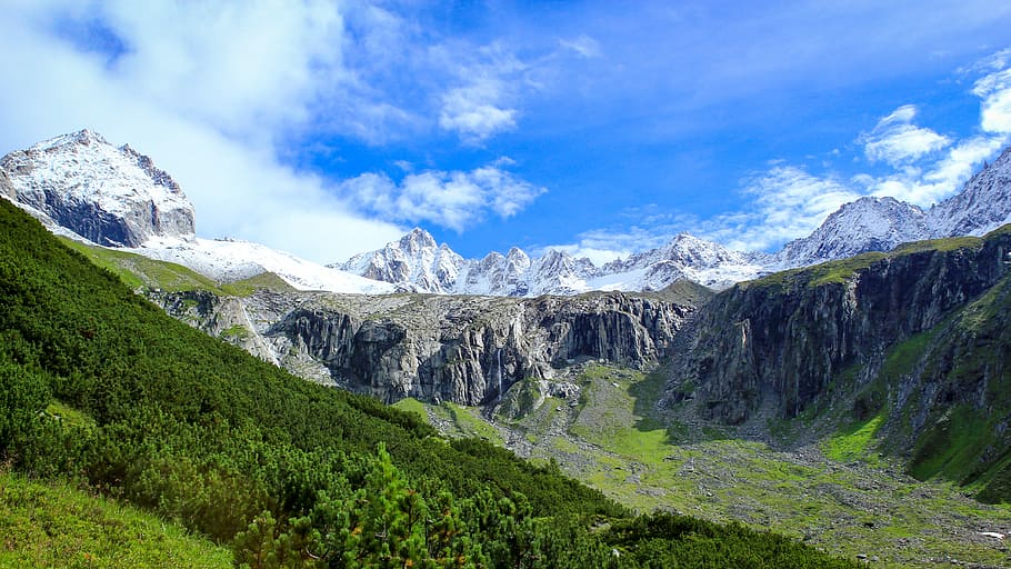 mountain under blue sky at daytime, green mountains under blue sky HD wallpaper