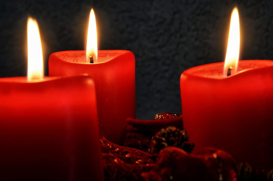 closeup photo of three lighted red candles, candlelight, mood HD wallpaper
