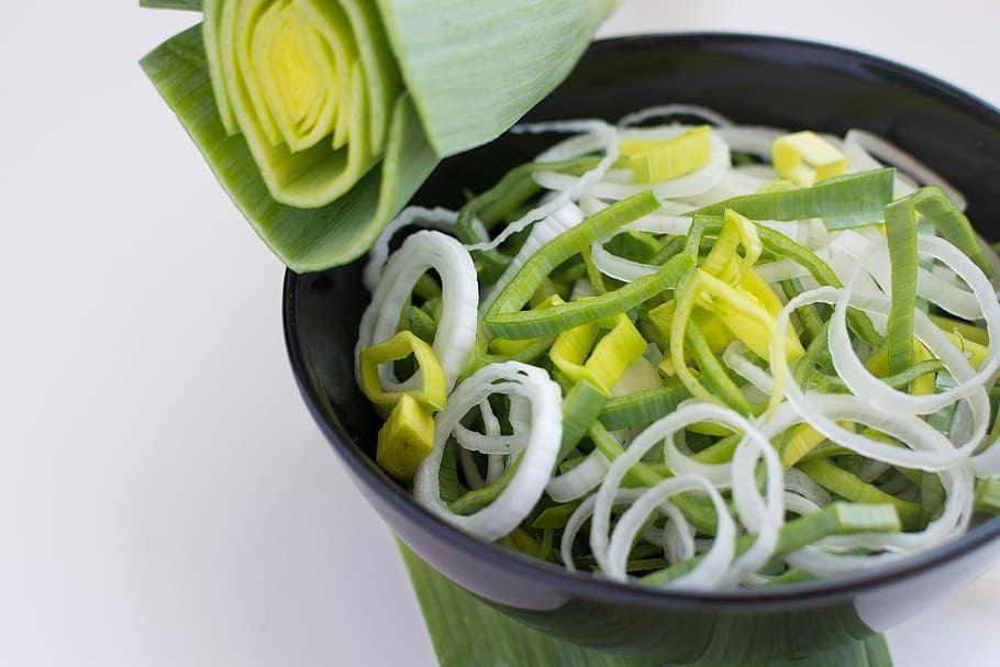 Fresh cut leek, close up, green, food, freshness, green Color HD wallpaper