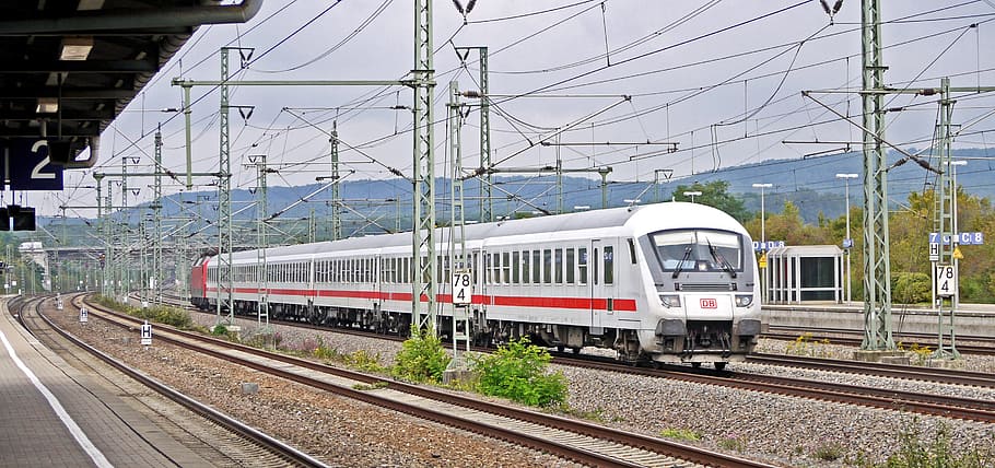 white red train in train station, intercity, deutsche bahn, railway, HD wallpaper