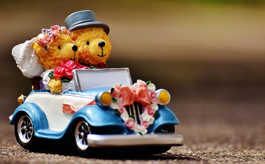 macro shot photography of blue and white die-cast car toy, wedding HD wallpaper