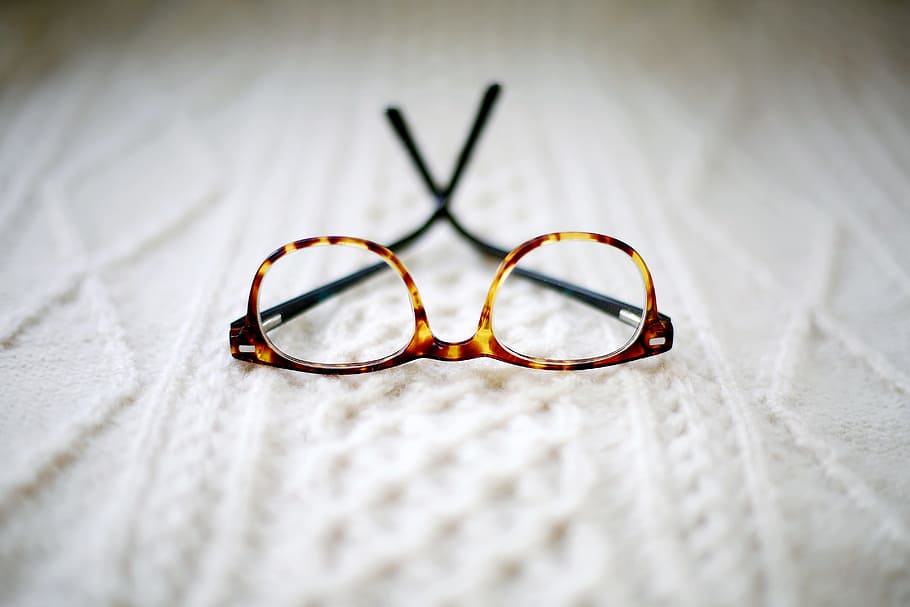 eyeglasses, frame, blur, bed, selective focus, indoors, close-up HD wallpaper