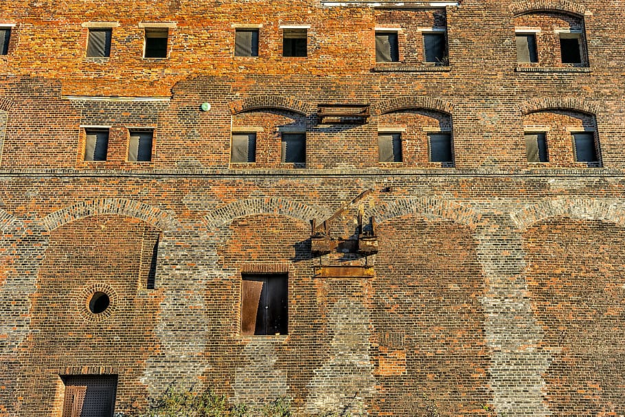 gray concrete building during day time, wall, high, stones HD wallpaper