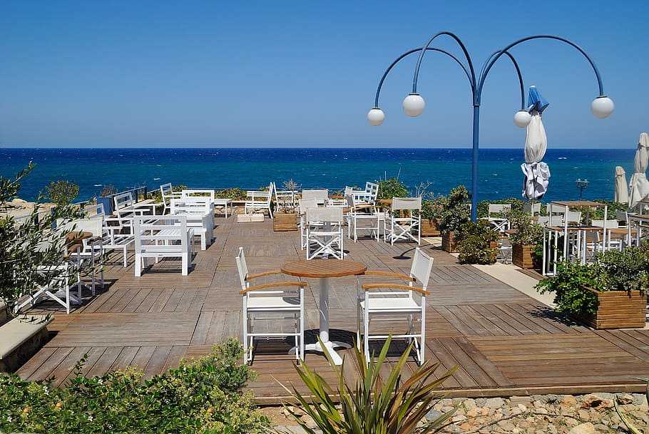 round brown table, crete, rethymno, sea, restaurant, holiday