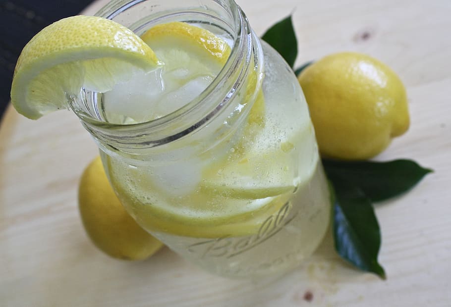 lemon wedges in clear glass mason jar, lemon water, lemonade