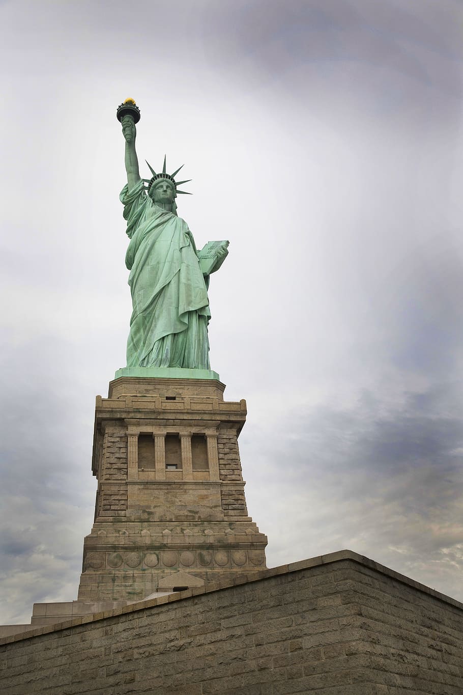 Statue of Liberty under cloudy sky, lady liberty, dom, usa, america, HD wallpaper