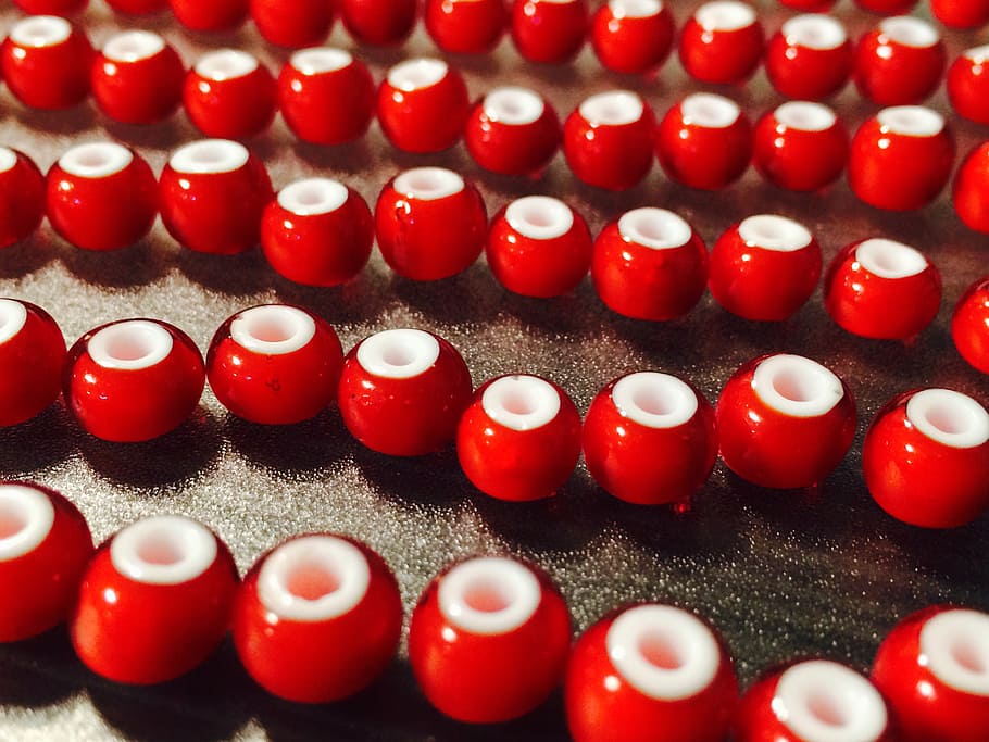 beads, red, white heart, large group of objects, indoors, in a row HD wallpaper
