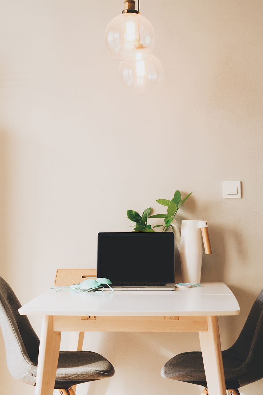 black and gray laptop computer on brown wooden table, wall HD wallpaper
