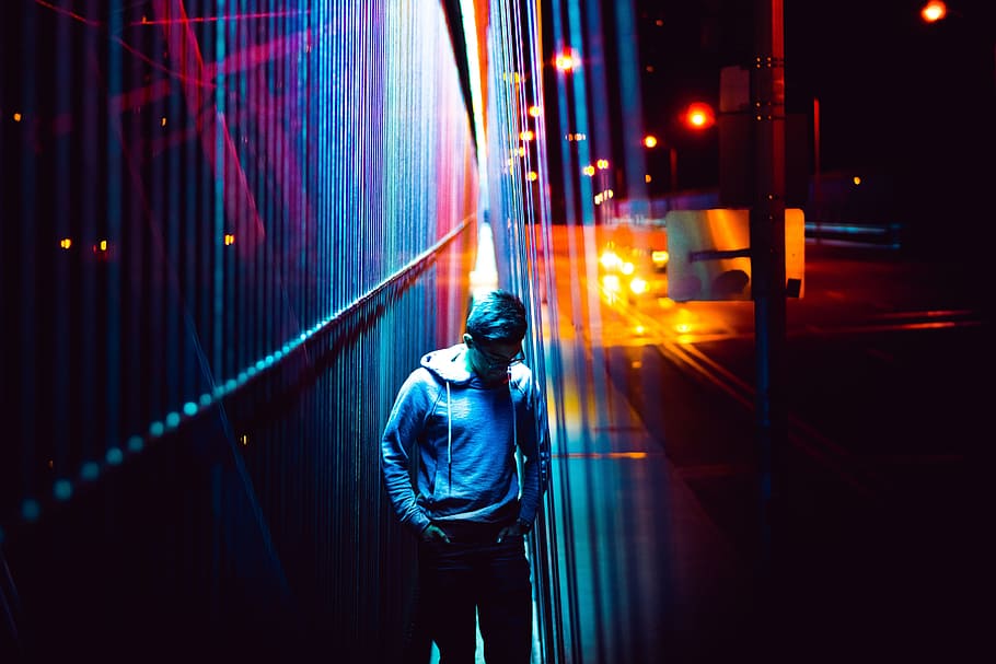 man wearing pullover hoodie, people, guy, walking, alone, dark HD wallpaper