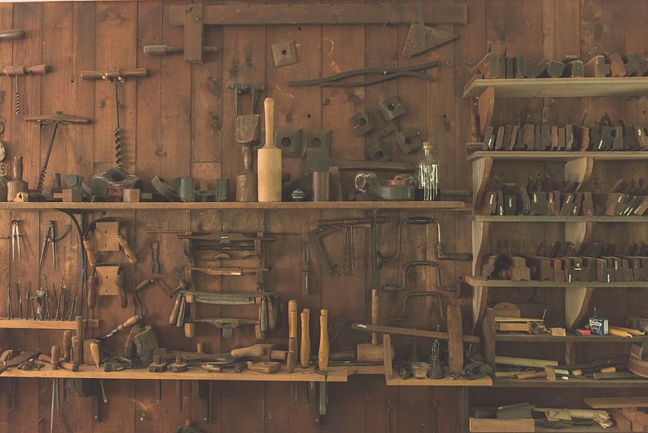 assorted hand tool lot on brown wooden shelf, brown wooden handled tool lot on brown wooden shelf, HD wallpaper