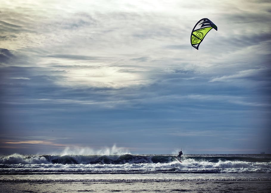 person riding surfboard, person surfing on big waves, Kite Surfing, HD wallpaper