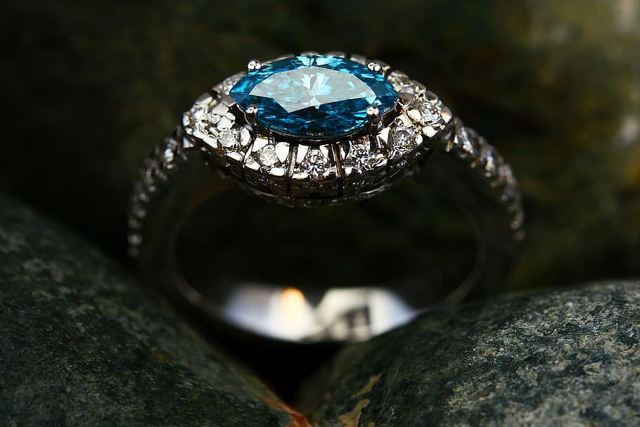 shallow focus photography of ring, jewelry, luxury, rich, diamond, HD wallpaper