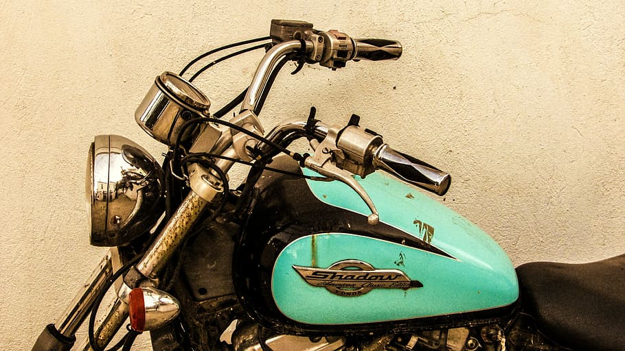 teal and black cruiser motorcycle, old, rusty, dusty, vintage HD wallpaper