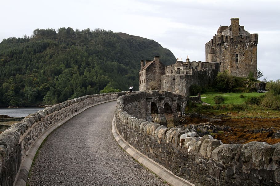 gray concrete building near mountain, Eilean Donan Castle, Ancient HD wallpaper