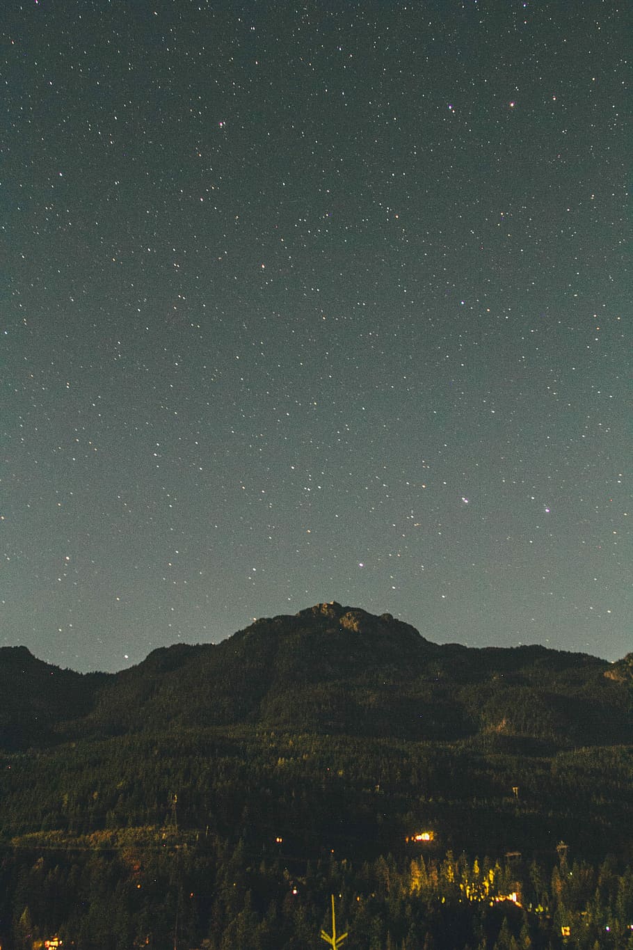 mountain under stars, mountain ranges under starry night, trees HD wallpaper