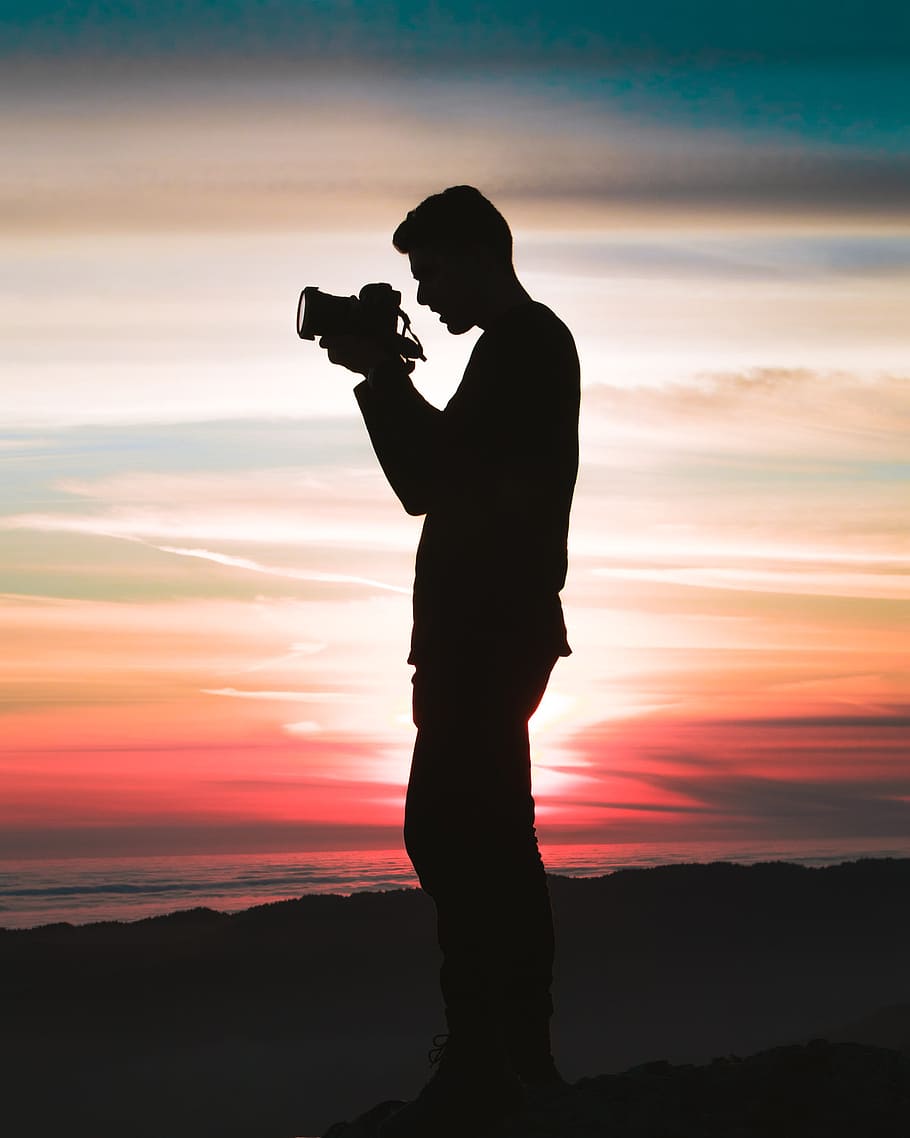 silhouette photo of man holding camera, silhouette of a man holding a camera HD wallpaper