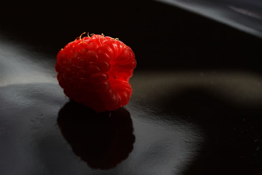 red, raspberry, raspberries, fruits, food, close-up, indoors HD wallpaper