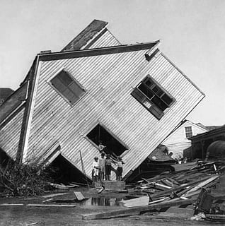 grayscale photo of incline house, hurricane, devastation, destruction HD wallpaper