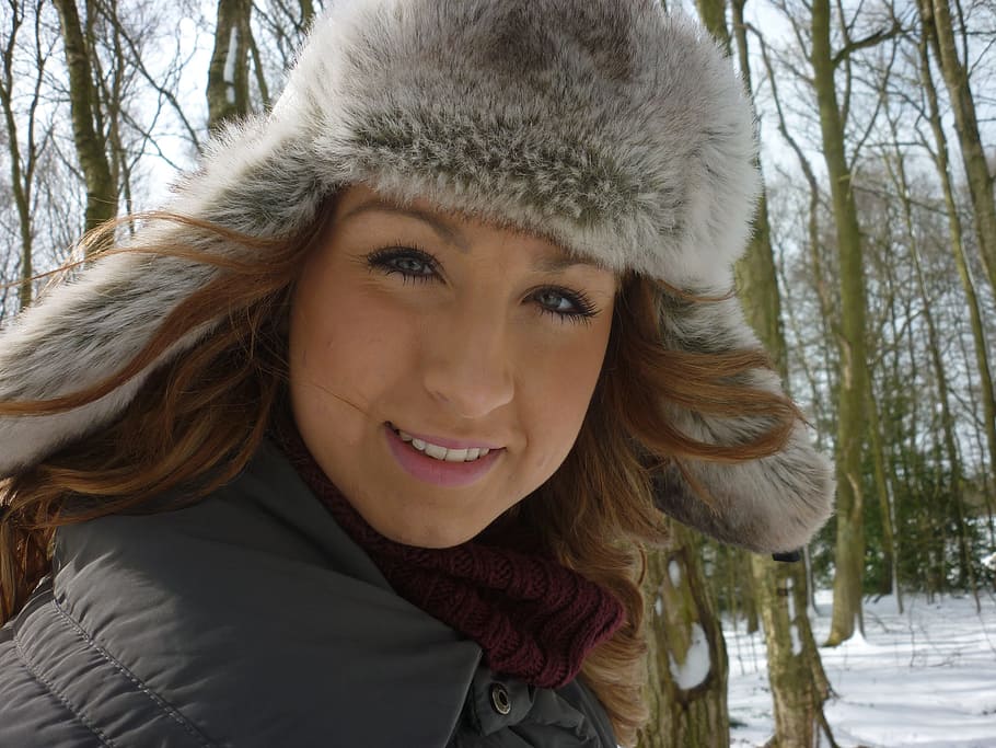 winter, snowfall, outdoor, portrait, smiling, warm clothing HD wallpaper