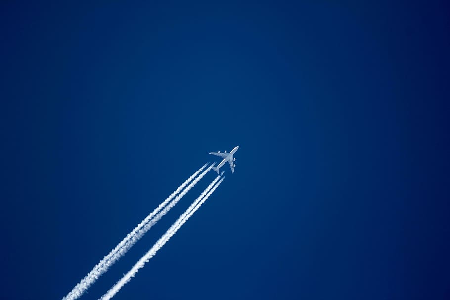 airliner in mid air, aircraft, sky, fly, blue, contrail, aircraft noise HD wallpaper