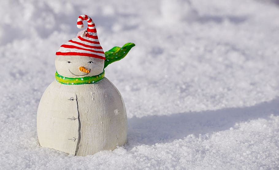white snowman on snow during daytime, snow man, winter, cold HD wallpaper