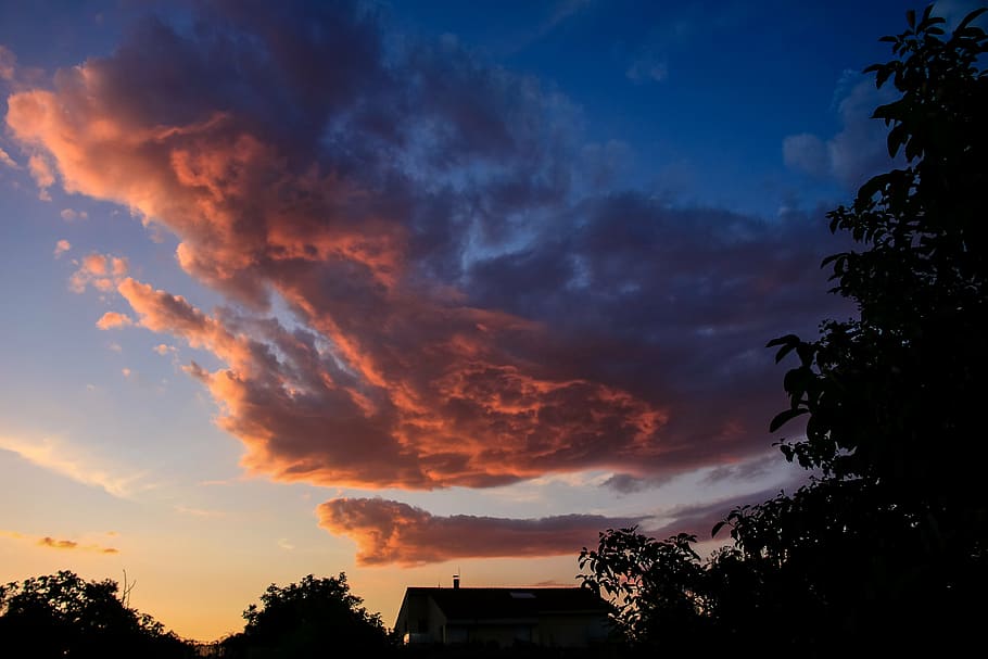house under cloudy sky, in the evening, storm, west, sunset HD wallpaper