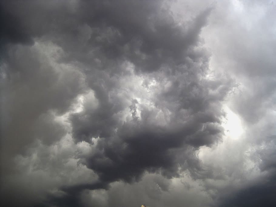 worm's eye view of dramatic sky, clouds, irregular shapes, white HD wallpaper