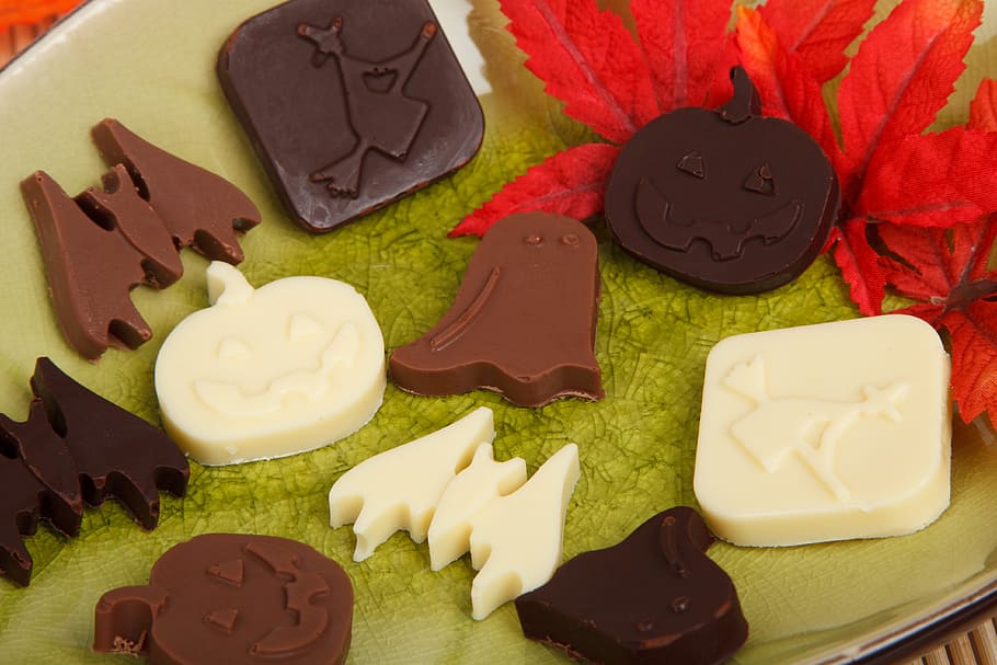 chocolate on plate, autumn, brown, candy, fall, food, fun, halloween, HD wallpaper