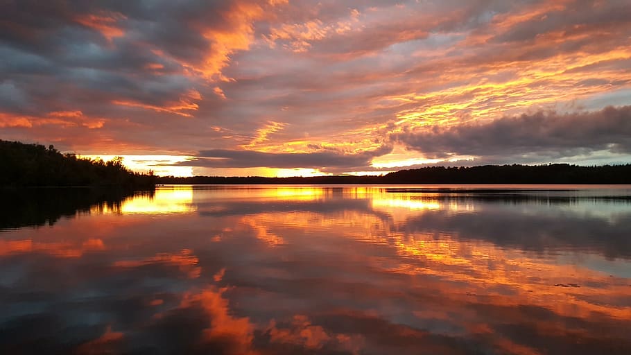silhouette photography of land mas surrounding body of water HD wallpaper