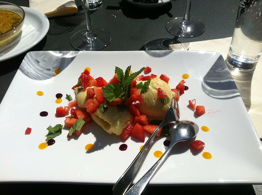 ice, strawberries, dessert, mint, food, plate, gourmet, meal HD wallpaper