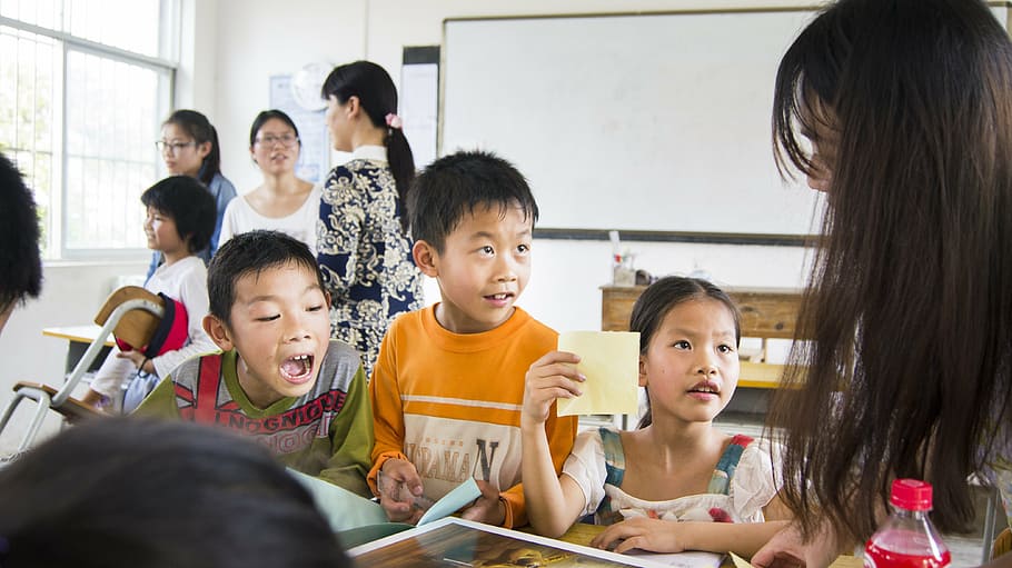 children looking at black-haired woman, kids, school, class HD wallpaper