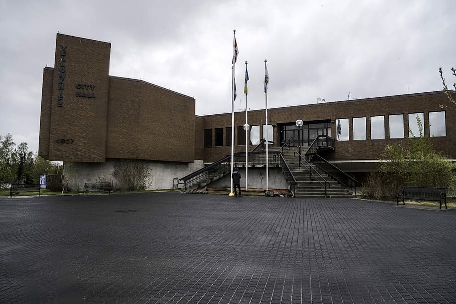City Hall front in Yellowknife, building, canada, clouds, government HD wallpaper