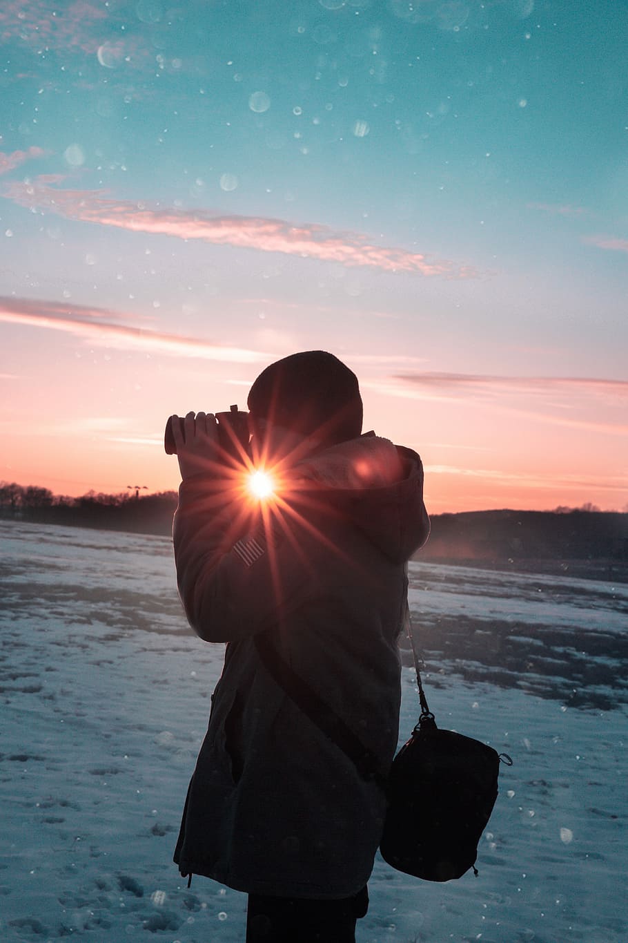 person holding DSLR camera taking photos, person holding black camera HD wallpaper
