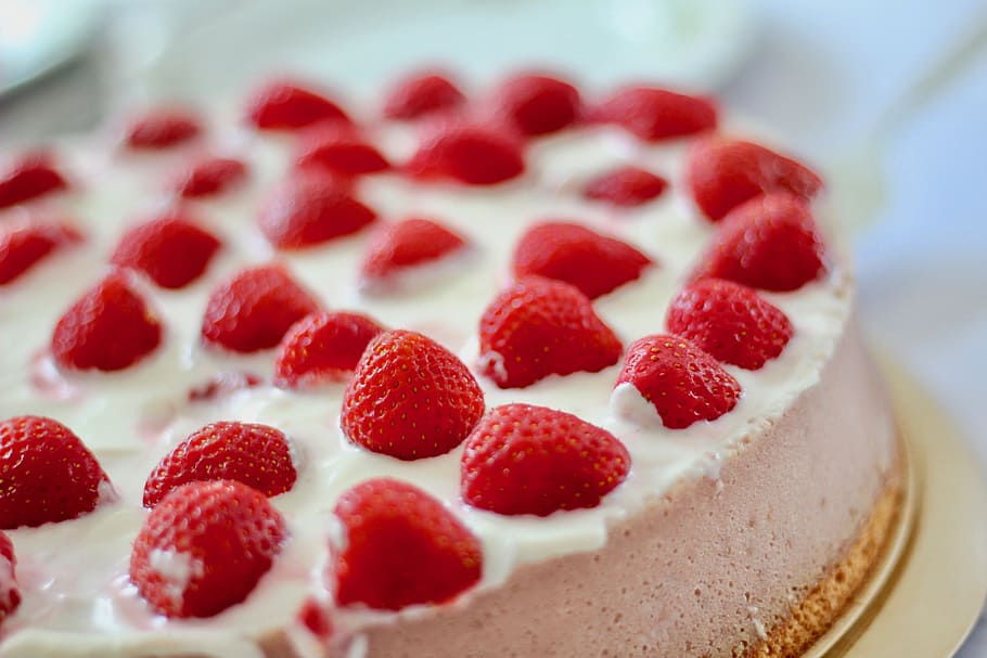 white icing-covered cake with strawberries, sweet, bake, delicious HD wallpaper