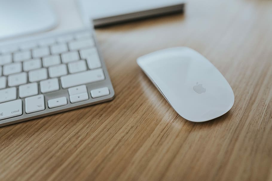 White Apple iMac computer with elephant mousepad, keyboard, monitor HD wallpaper