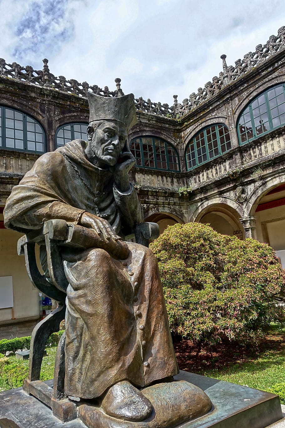 santiago de compostela, statue, figure, thinker, philosopher