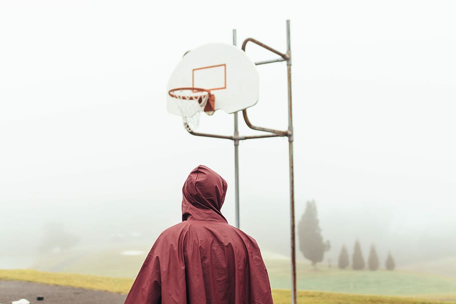 man standing in front of basketball hoop, outdoors, people, one Person HD wallpaper