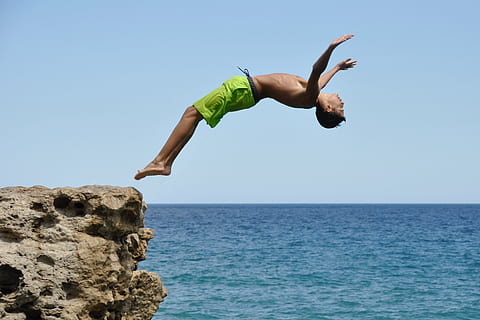 time lapse photography of man jumping off the cliff, diving HD wallpaper