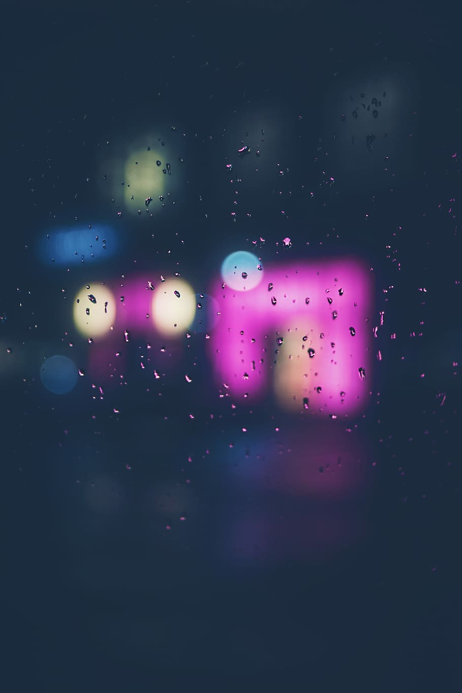 water droplets on mirror, selective focus photography of store light signage HD wallpaper