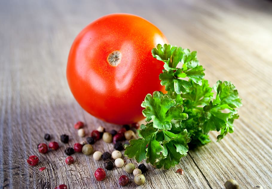 ripe tomato with green relish, sauce, vegetables, parsley, pepper HD wallpaper