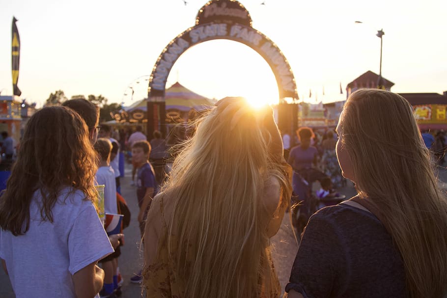 people standing on Indiana State Fare carnival, three women standing near arch HD wallpaper
