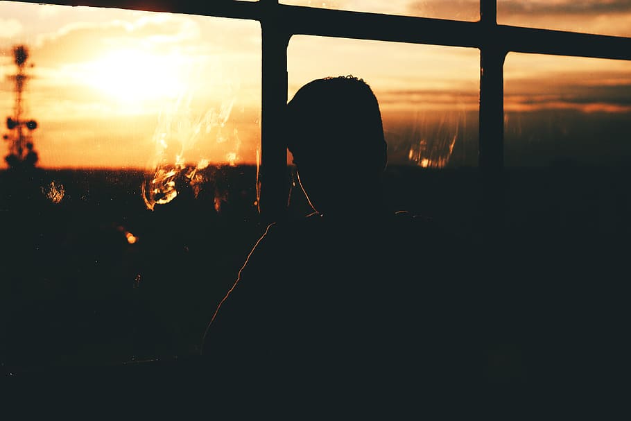 silhouette of a person by a glass window during sunset, silhouette of man looking at window, HD wallpaper