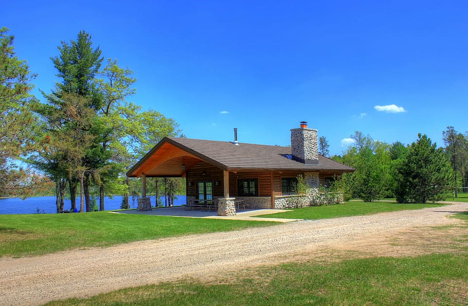 Shelter by Wood Lake at Governor Thompson State Park, Wisconsin HD wallpaper